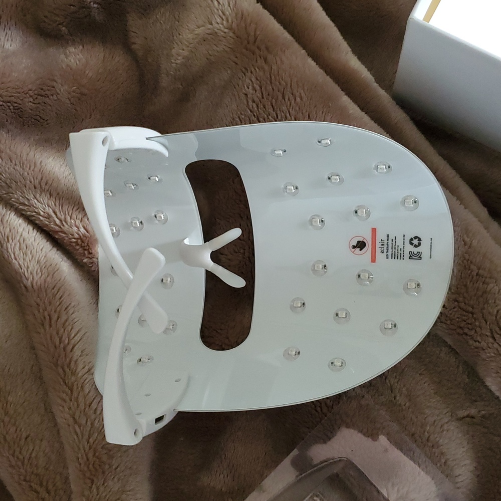 Éclair LED Therapy Mask - Picture 2 of 9
